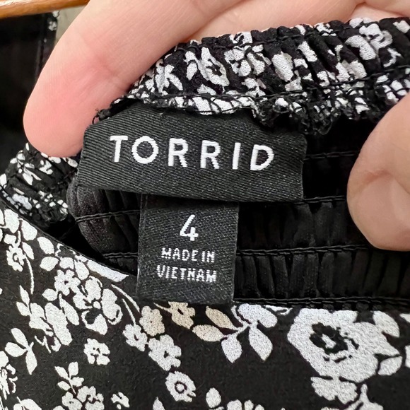 Torrid Black Ditsy Floral Short Sleeve Mini Dress with Pockets and Smocked Back - Picture 9 of 12